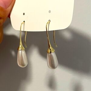 Teardrop pearl earrings